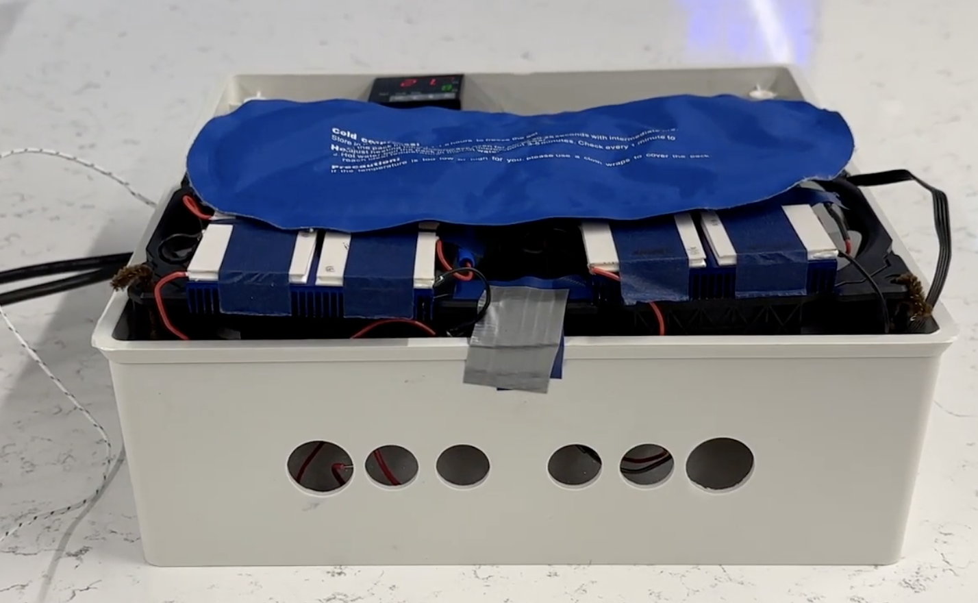 Neonatal hypothermia therapy device prototype with cooling system for clinical care
